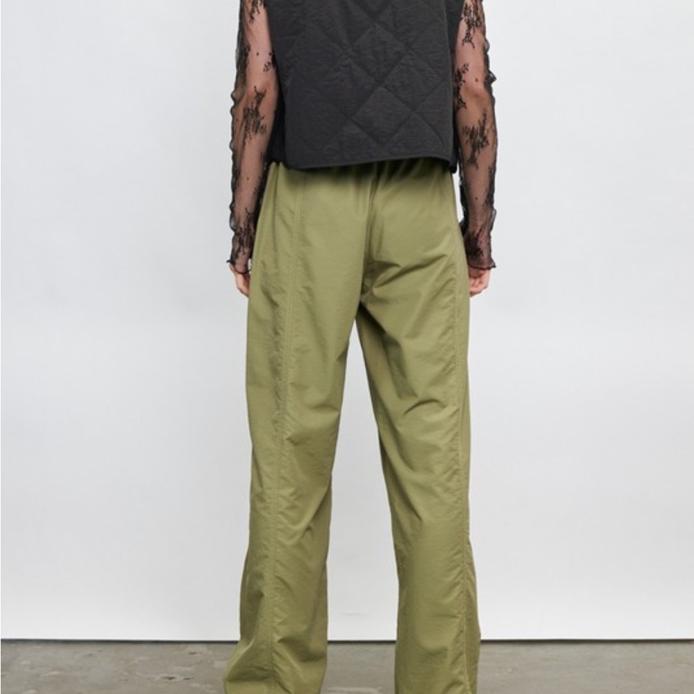 Elastic Drawstring Waist and Bottom Detail - Picture 2 of 6
